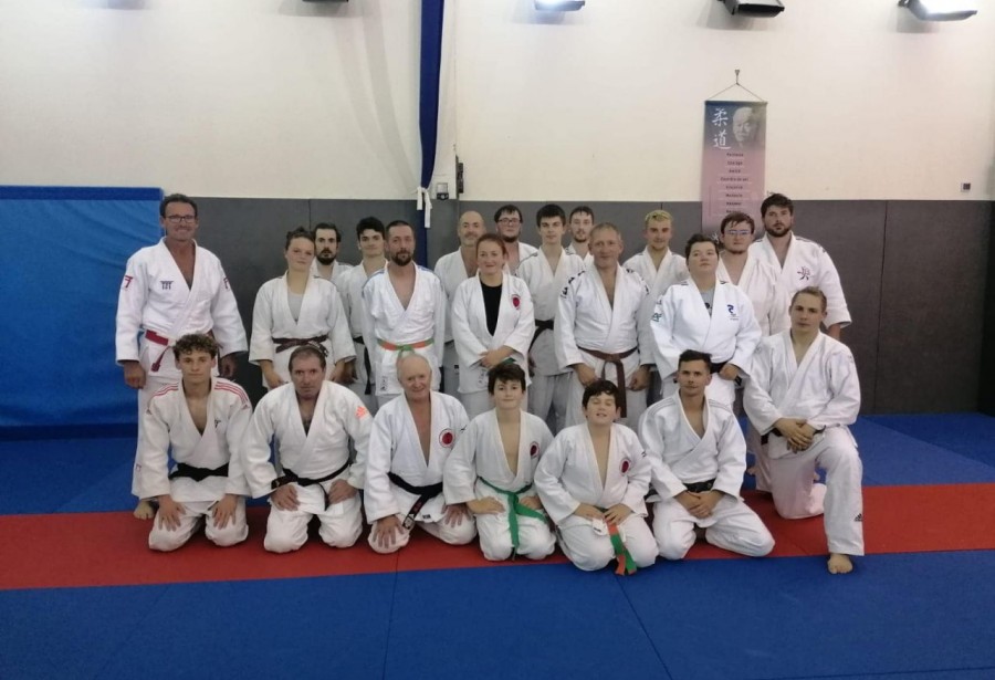 Cours de judo en commun le 03 octobre 2023